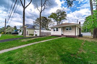 10 Avenue B, Helmetta, NJ 08828