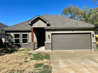 859 E  Jessamine St, Fort Worth, TX 76104