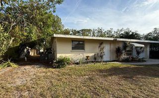 4442 Beacon Dr, Sarasota, FL 34232