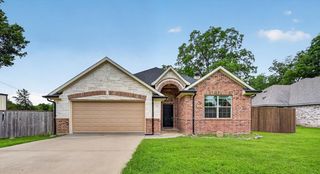 1004 E  Main St, Tioga, TX 76271