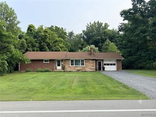 2567 New Rd, Ransomville, NY 14131