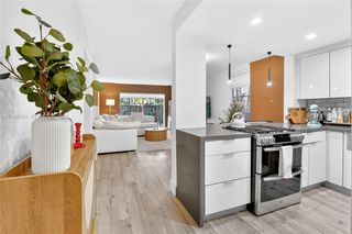6902 N  Kendall Dr #E101, Pinecrest, FL 33156