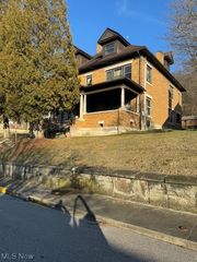 1030 Franklin Ave, Wellsburg, WV 26070