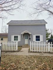 408 W 4th St, North Manchester, IN 46962