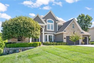 192 NE Hidden Ridge Pl, Lees Summit, MO 64064