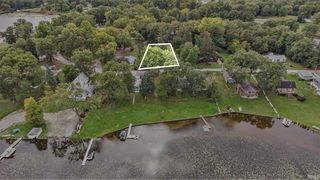321 Lakeside Dr, Walkerton, IN 46574