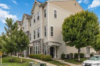 1 Iris Ln, Garfield, NJ 07026