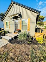 411 East Ave, Baxter Springs, KS 66713