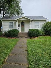 710 Pottawatomie St, Hiawatha, KS 66434
