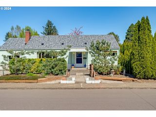 1425 NE 17th St, McMinnville, OR 97128