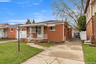 939 Stewart Ave, Lincoln Park, MI 48146