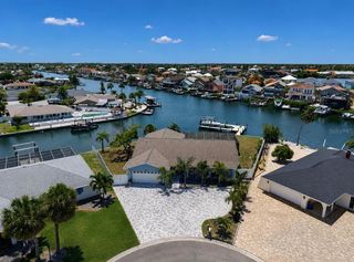 6301 Cottonwood Ln, Apollo Beach, FL 33572