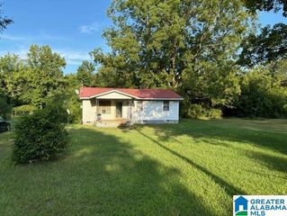 111 Leah Dr, Talladega, AL 35160