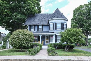 11 Pleasant St, Fairport, NY 14450