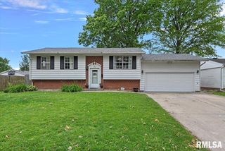 26 Groton Dr, Springfield, IL 62702
