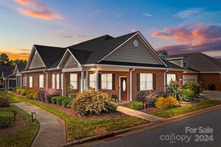8340 Glacier Dr, Denver, NC 28037