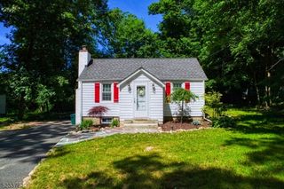 12 Cabot Ln, Kinnelon, NJ 07405