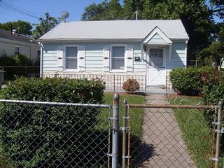 819 Downing St, Hampton, VA 23661