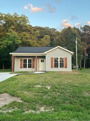 136 Lowe St, Belton, SC 29627