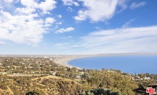 650 Resolano Dr, Pacific Palisades, CA 90272
