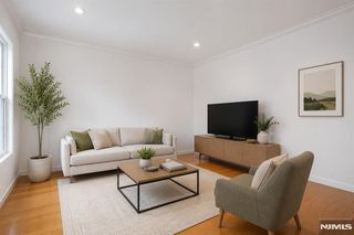 528 52nd St #201, West New York, NJ 07093