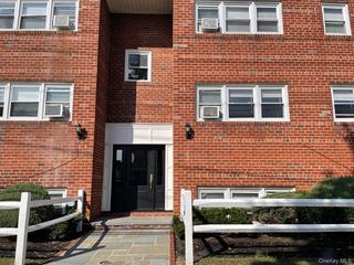 133 Dubois Ave #A9, Valley Stream, NY 11581