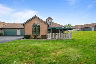 1240 Stanford Ct, Coraopolis, PA 15108