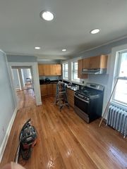 8 Lexington Ter #3, Waltham, MA 02452