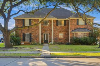 405 Regency Ct, Friendswood, TX 77546