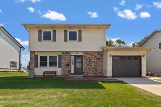 25 W  Wrightwood Ave, Glendale Heights, IL 60139