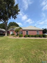 111 Tumbleweed Dr, Madison, AL 35758