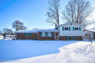 5233 Sagamore Dr, Swartz Creek, MI 48473