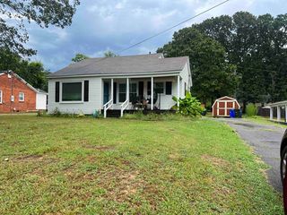 1022 Hermitage Dr, Florence, AL 35630