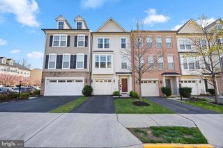 11903 Waterton Lake Ln, Bristow, VA 20136