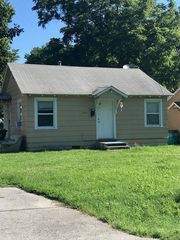 1607 W  Webster St, Springfield, MO 65802