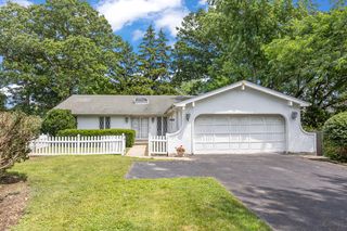 1046 Illinois Rd, Wilmette, IL 60091