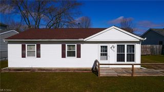 9899 Green Dr, Windham, OH 44288