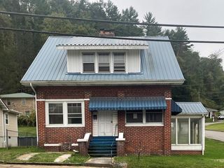 302 Virginia Ave, Richlands, VA 24641