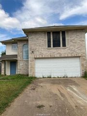 3813 Meadow View Dr, College Station, TX 77845