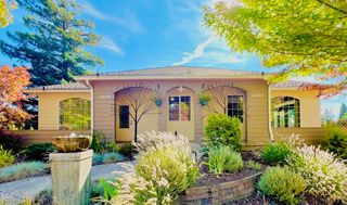 4600 Cloudcrest Dr, Medford, OR 97504