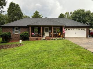 2046 Summerfield Cir, Conover, NC 28613