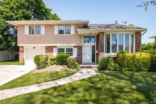 304 Violet Street, Massapequa Park, NY 11762