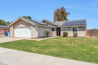 1050 Cherry Ln, Lemoore, CA 93245