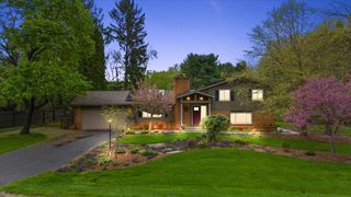 2342 Blueberry Ln, Ann Arbor, MI 48103