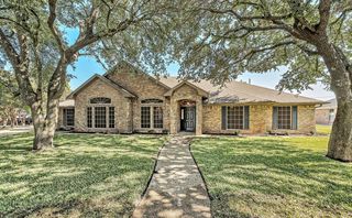 9302 Pioneer Dr, Woodway, TX 76712