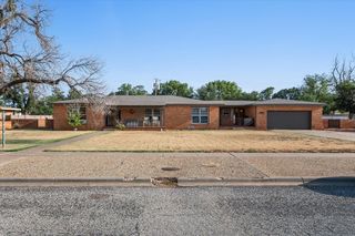 904 E  Cardwell St, Brownfield, TX 79316