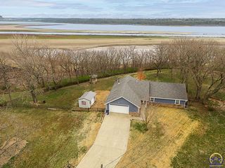 118 Sunrise Ct, Ozawkie, KS 66070