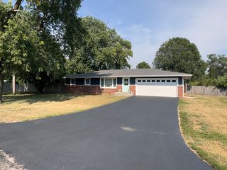 102 S  Apple St, White Heath, IL 61884