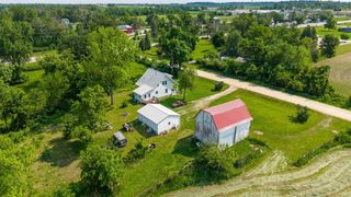 933 Wanatee Creek Rd, Cedar Rapids, IA 52403