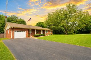 1900 Gatesborough Cir, Murray, KY 42071